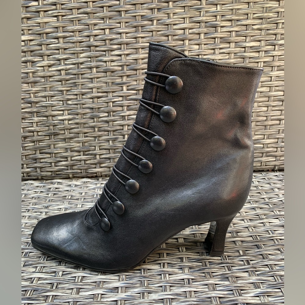 Alberto Zago Leather Button Details Ankle Boots, Size 38.5, Made In Italy NEW